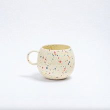 Load image into Gallery viewer, Party ball mug 500 ml. yellow